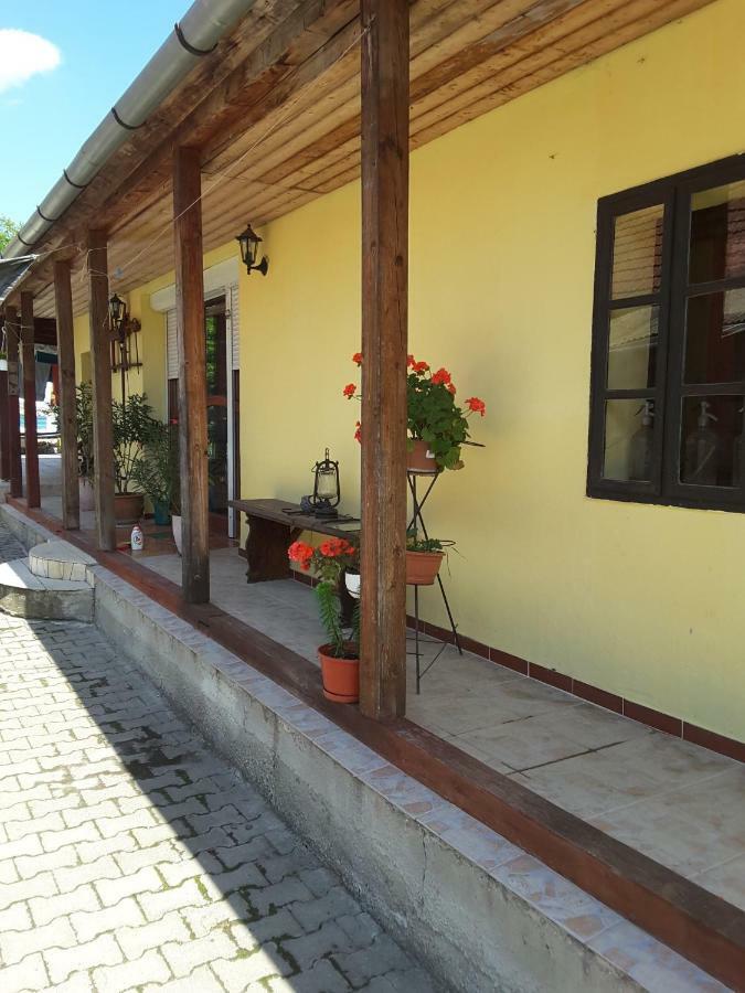 Апартаменти Ibolya Apartman Kano Екстер'єр фото